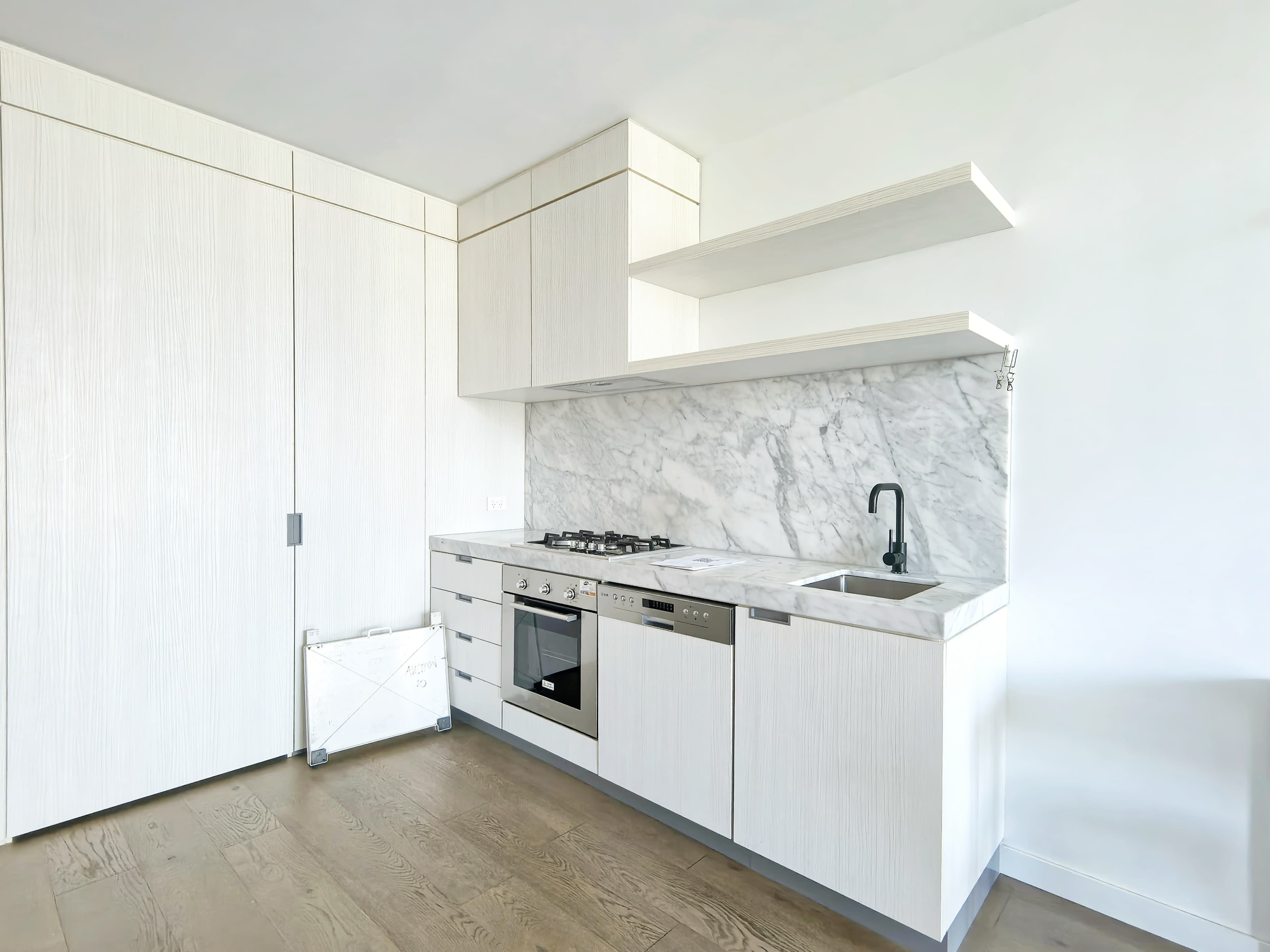 516/33 Blackwood St, North Melbourne - Thumbnail 2