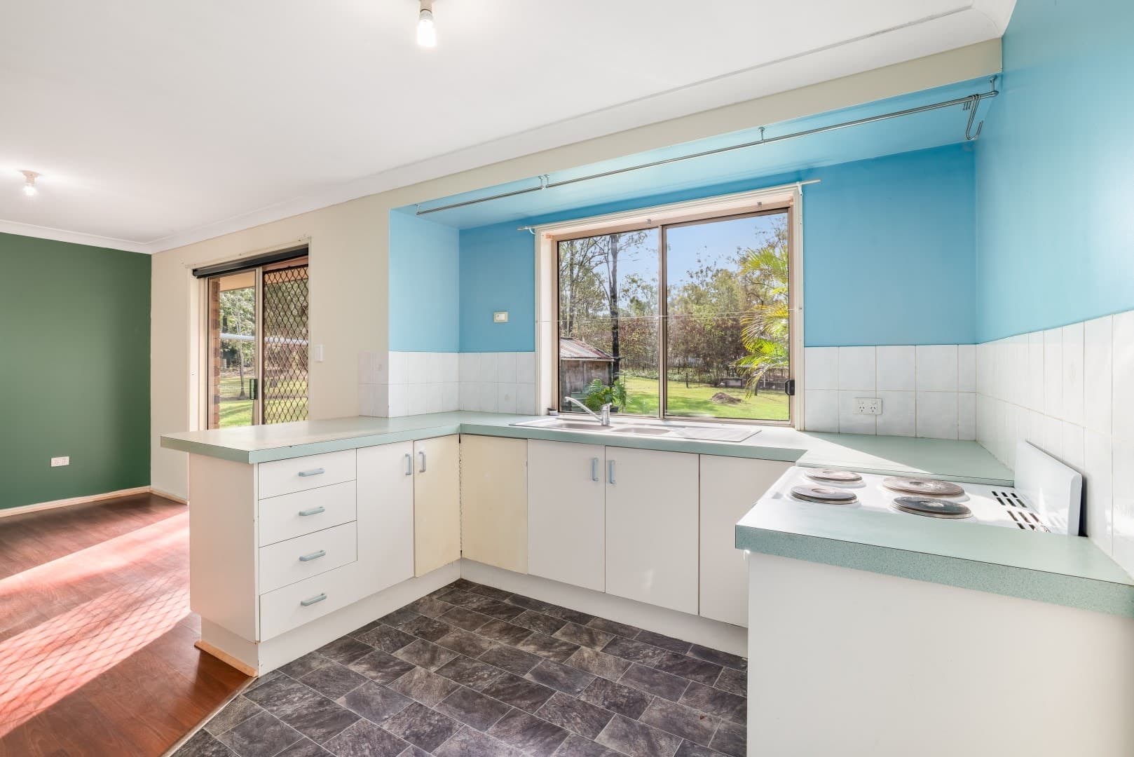 11 Coachwood Court, Brightview - Thumbnail 4