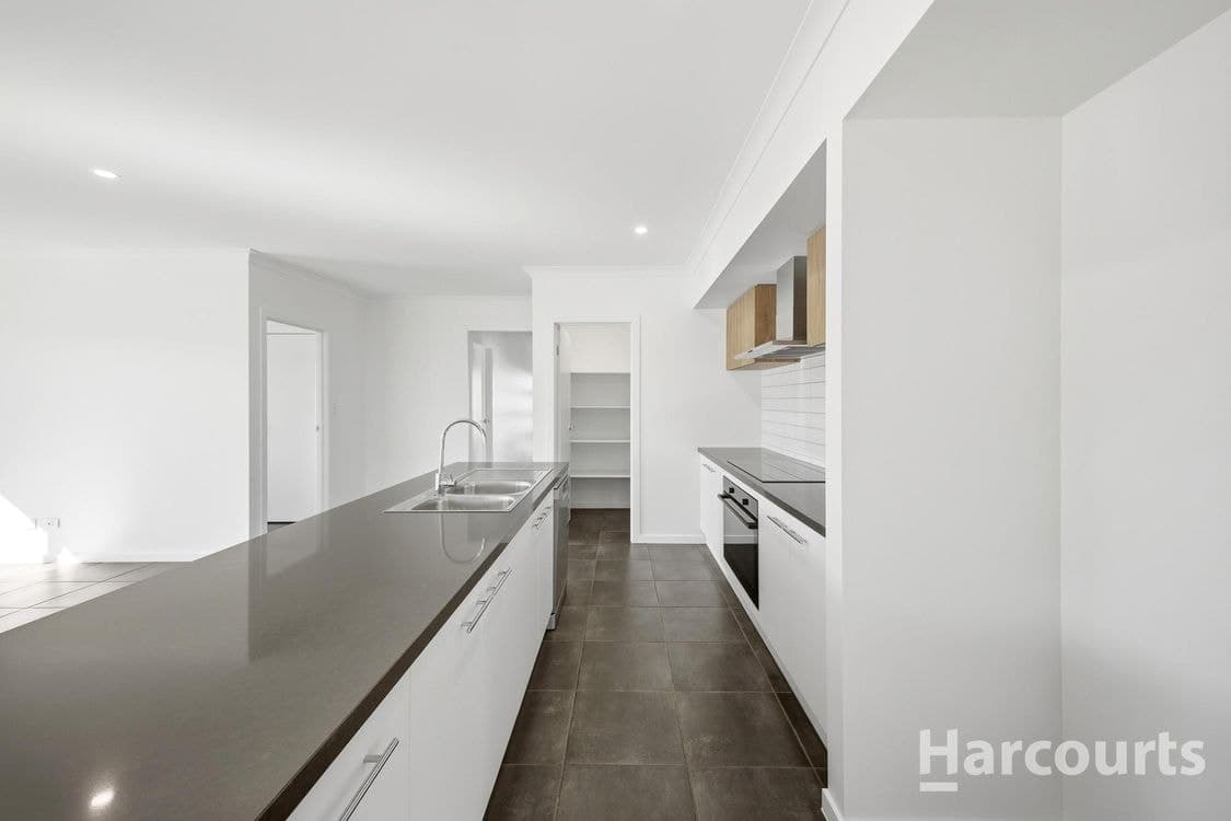 54 Golf View Drive, CORAL COVE, QLD 4670, Coral Cove - Thumbnail 5