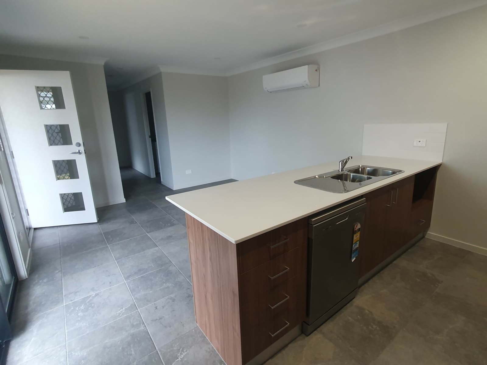 10B Homestead Circuit, TAMWORTH, Tamworth - Thumbnail 2