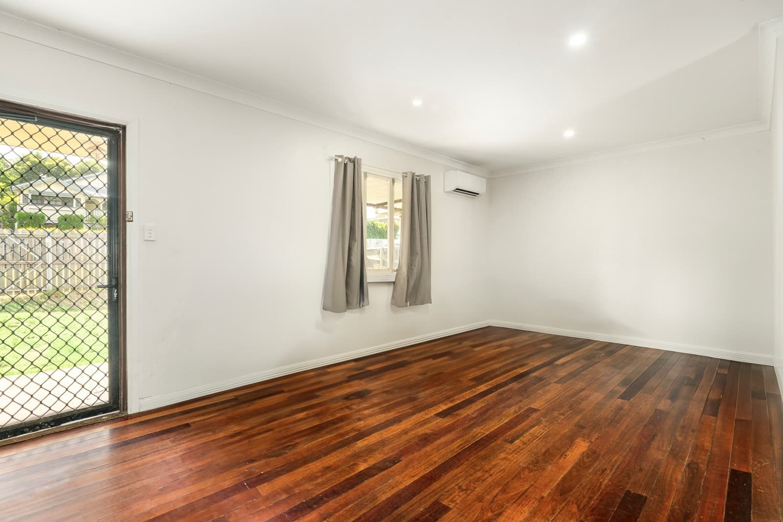 15 Lusitania Street, NEWTOWN, Newtown - Thumbnail 3