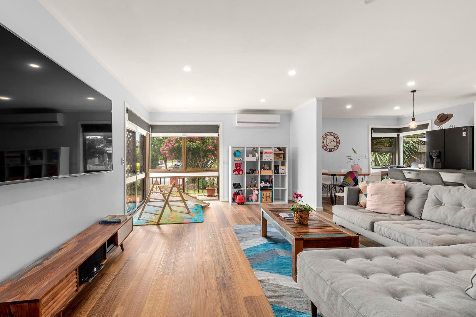 34 Sandhurst Crescent, Bundoora, VIC 3083, Bundoora - Thumbnail 2