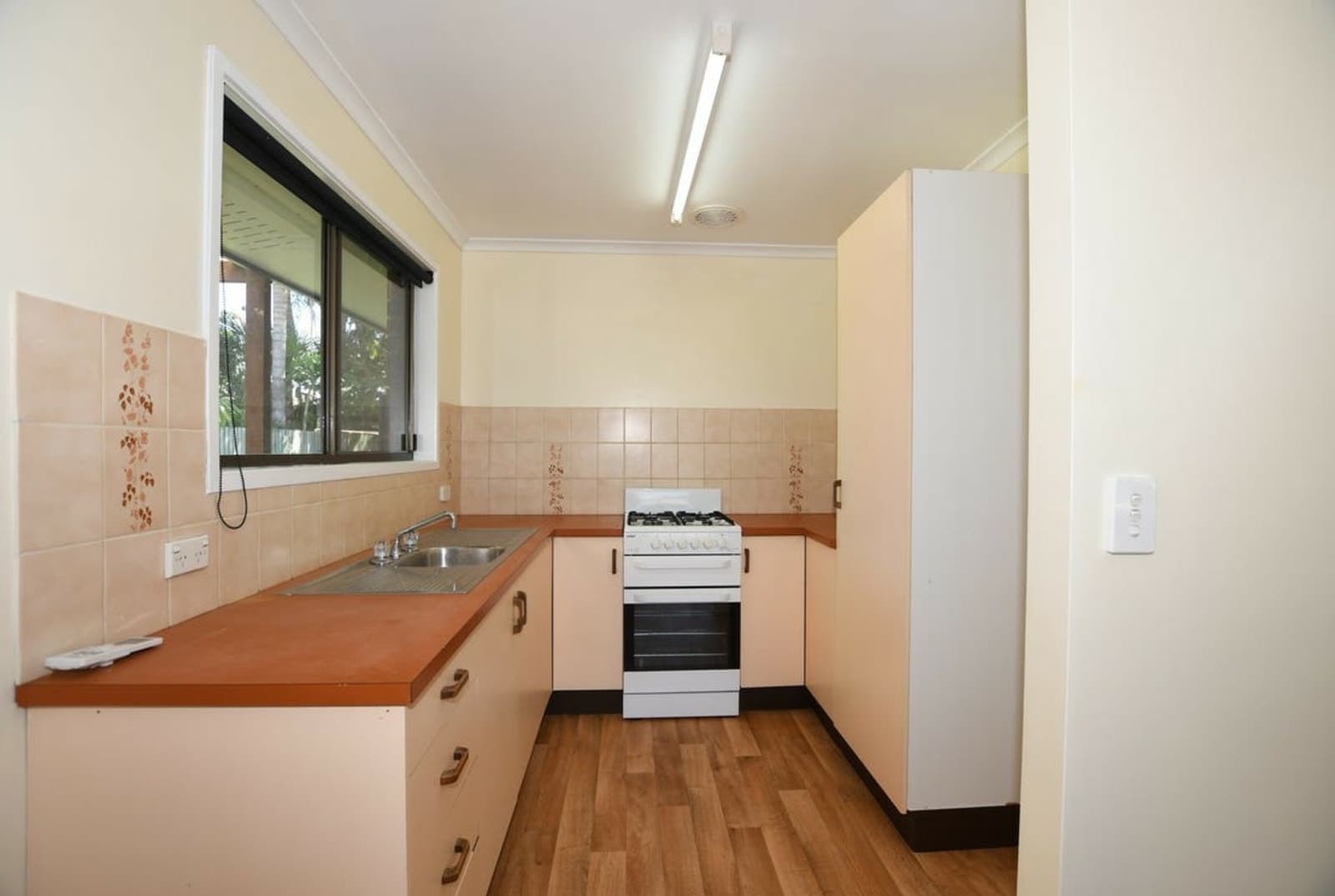 10 Central Avenue, THABEBAN, Thabeban - Thumbnail 5
