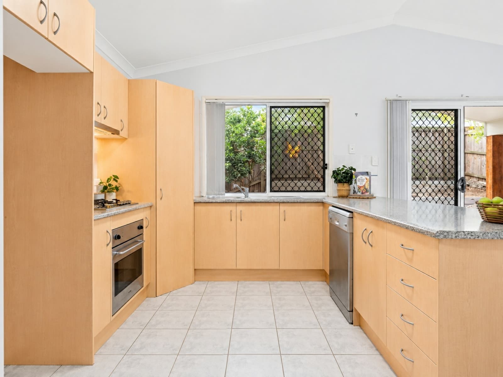 31 Uluru Place, FOREST LAKE, Forest Lake - Thumbnail 3