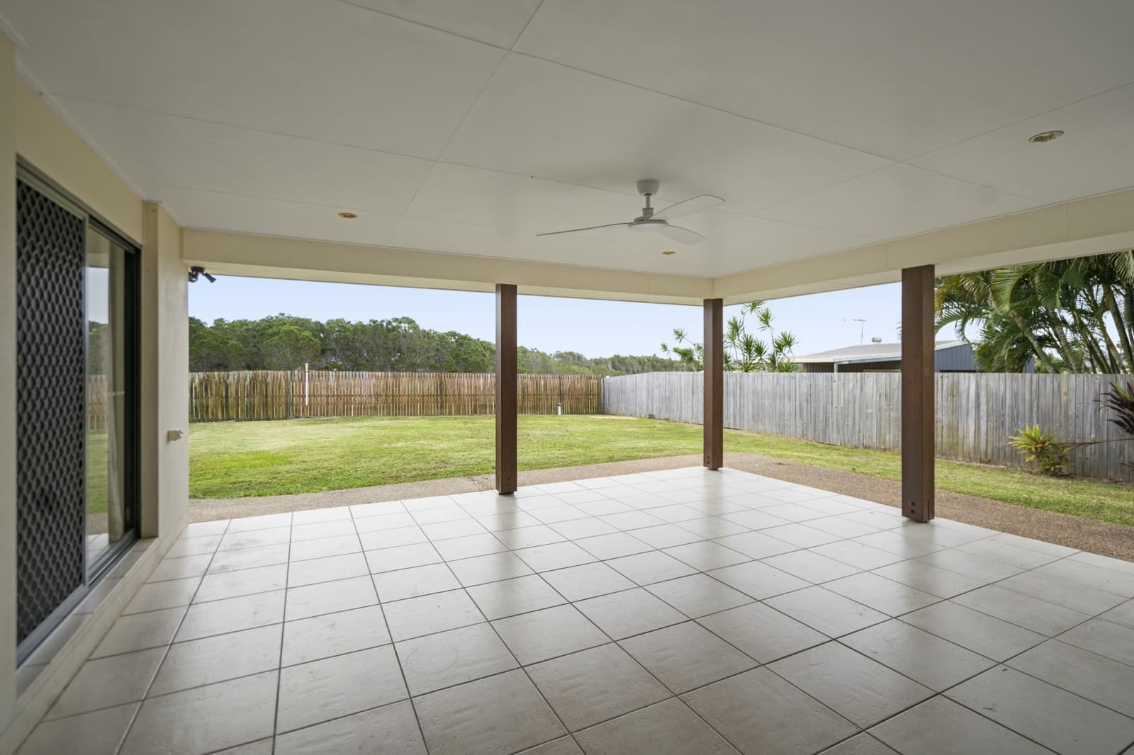 16 Bisdee Street, CORAL COVE, Coral Cove - Thumbnail 2