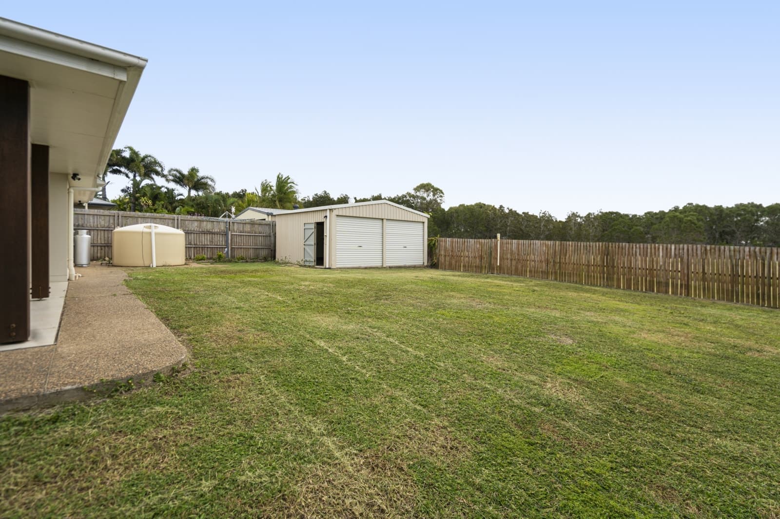 16 Bisdee Street, CORAL COVE, Coral Cove - Thumbnail 3