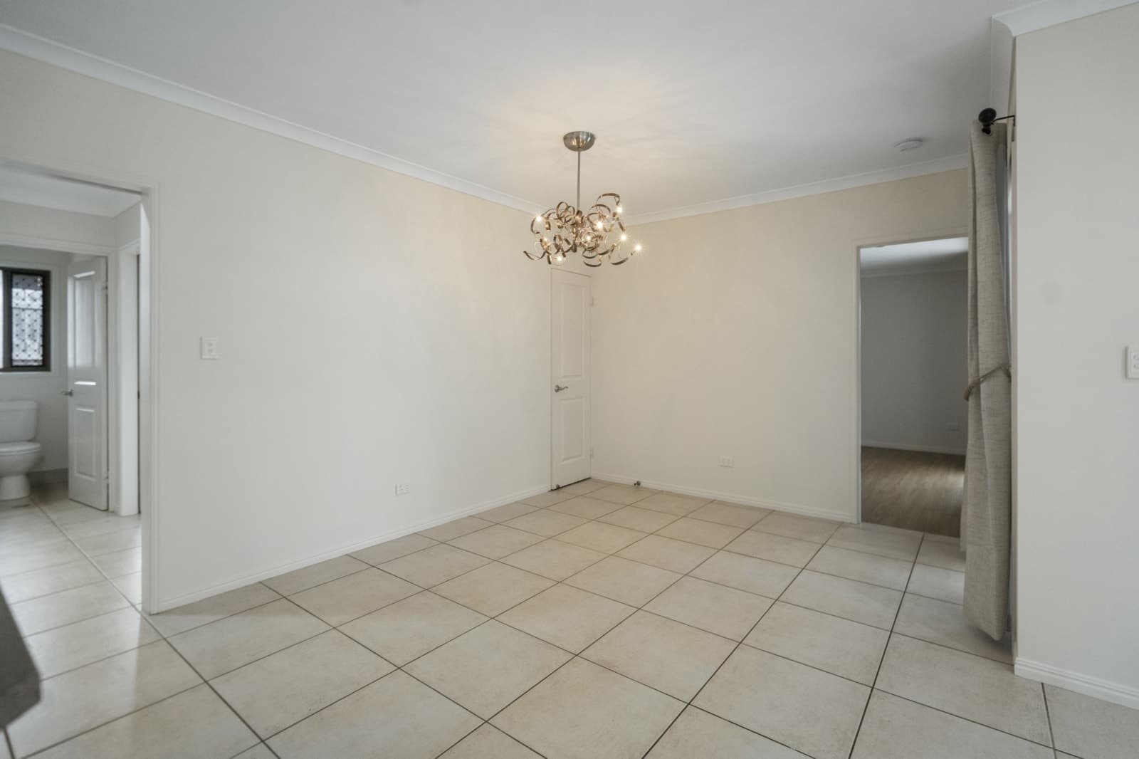 16 Bisdee Street, CORAL COVE, Coral Cove - Thumbnail 7