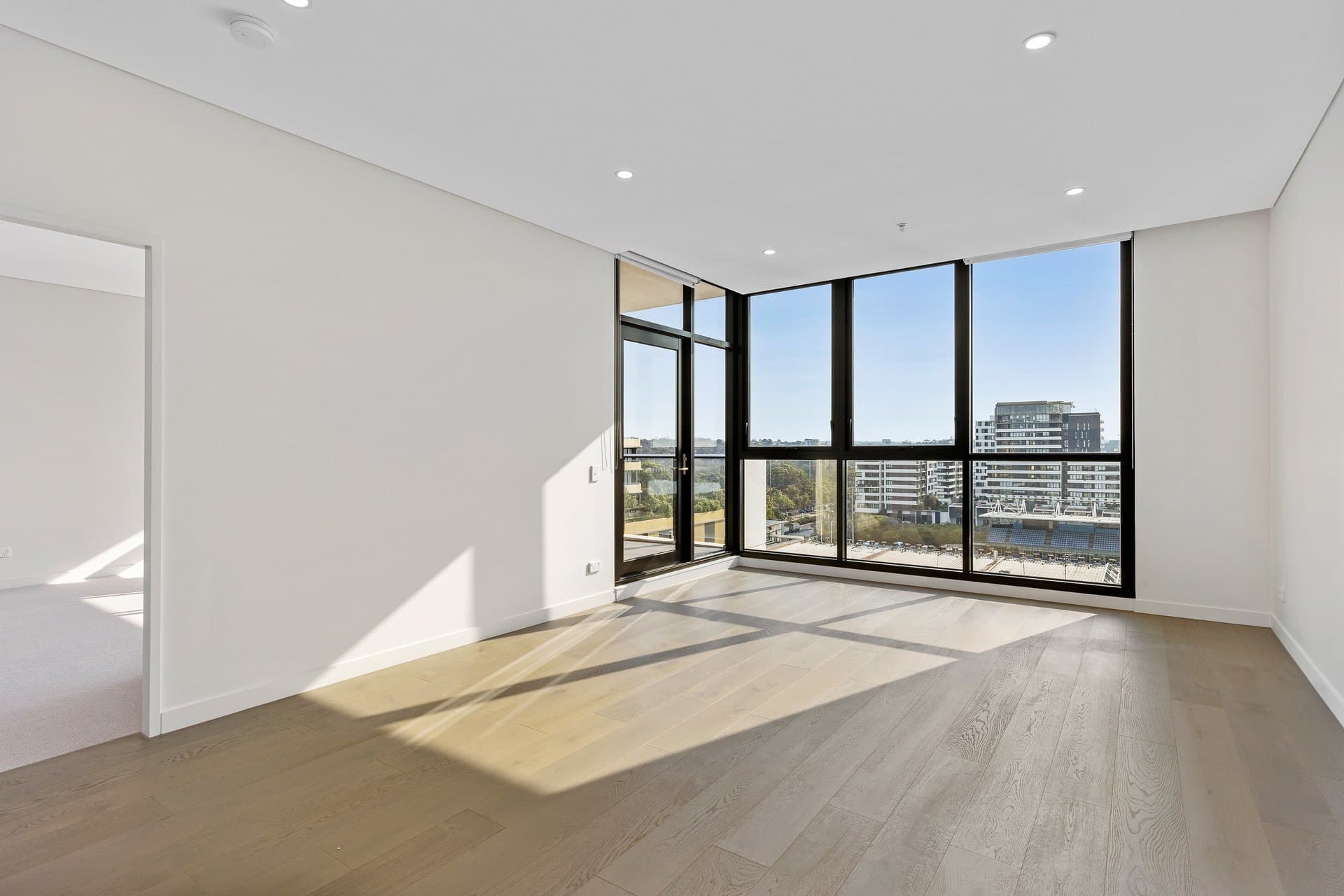 823/455d Captain Cook Drive, Woolooware - Image 1