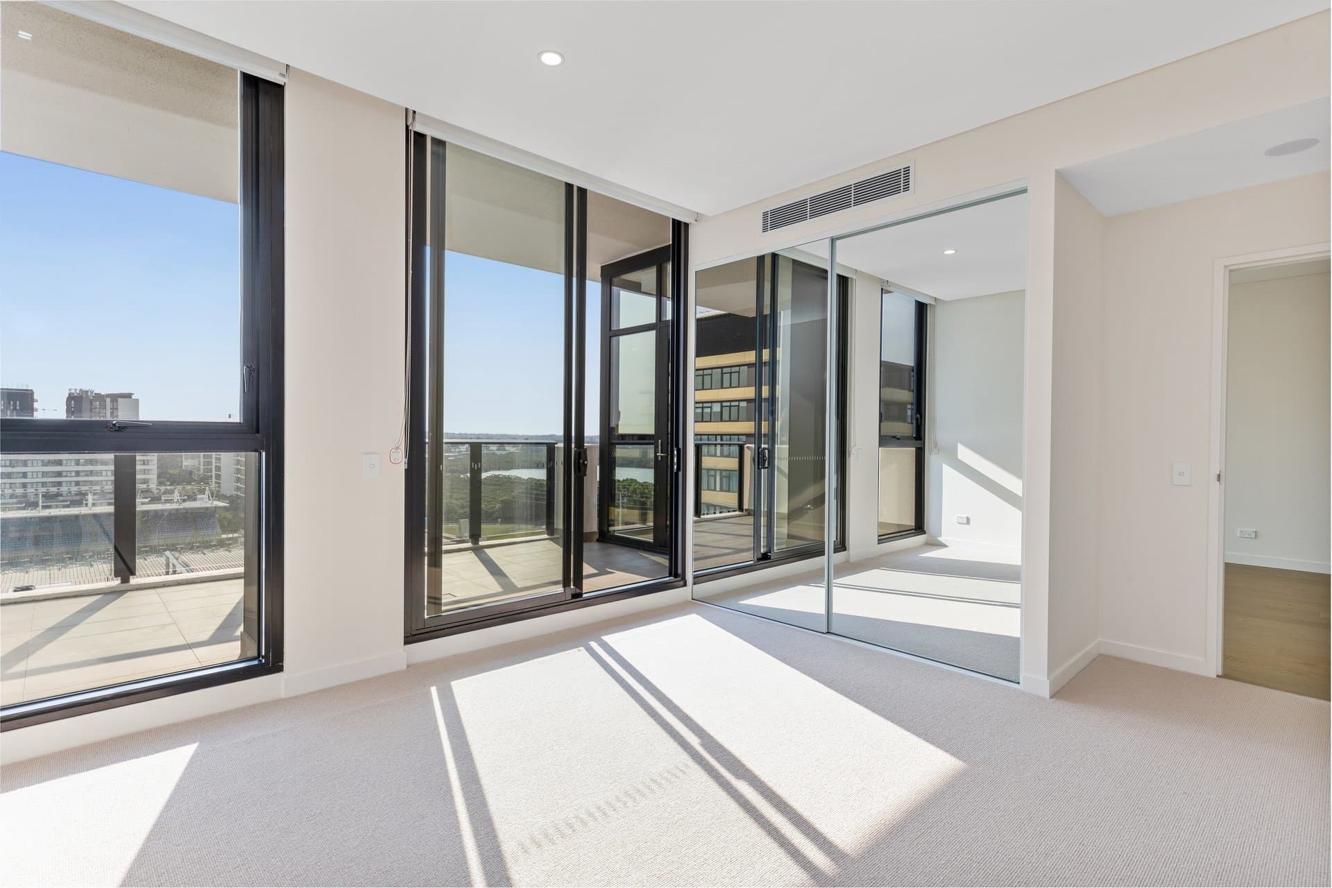 823/455d Captain Cook Drive, Woolooware - Thumbnail 2