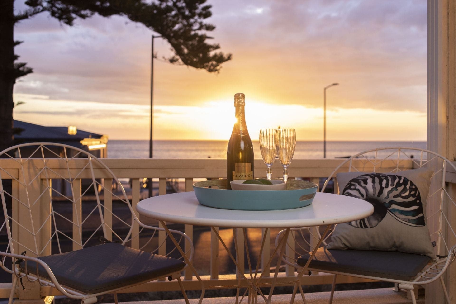 2/217 Esplanade, Henley Beach - Thumbnail 2