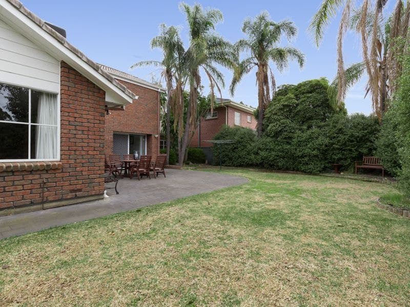2 Raikoff Court, Fulham - Image 1