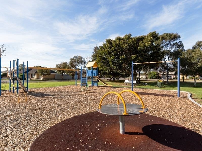 5 Finke Avenue, West Lakes Shore - Image 1