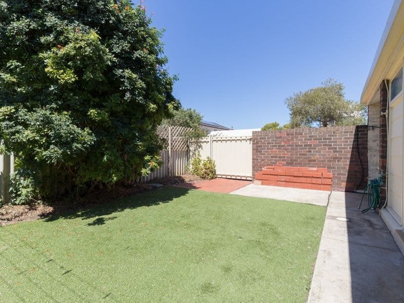 4 Nambucca Avenue, West Lakes Shore - Image 1