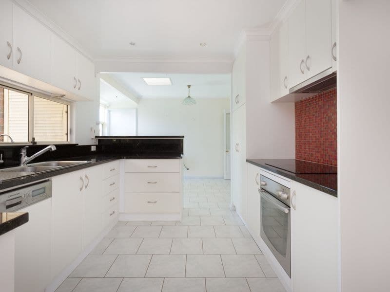 4 Nambucca Avenue, West Lakes Shore - Thumbnail 7