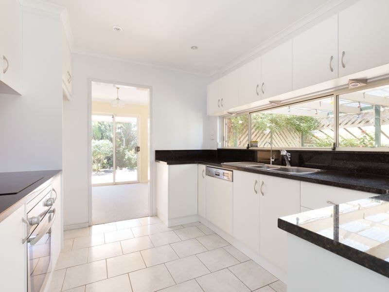 4 Nambucca Avenue, West Lakes Shore - Thumbnail 8