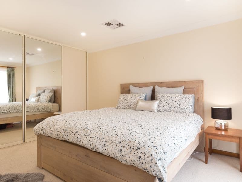 11 Cormorant Court, West Lakes Shore - Thumbnail 8