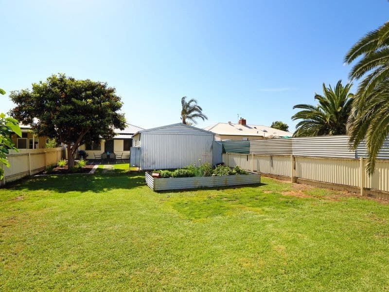 16 Spad Street, Albert Park - Image 1