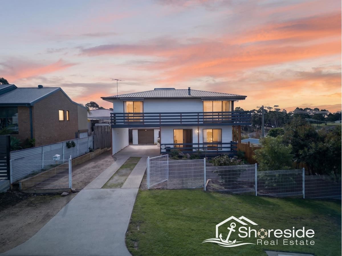 16 Ozone Crescent, LAKES ENTRANCE VIC 3909, Lakes Entrance - Thumbnail 3