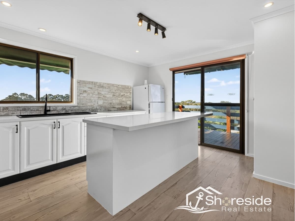 16 Ozone Crescent, LAKES ENTRANCE VIC 3909, Lakes Entrance - Thumbnail 5