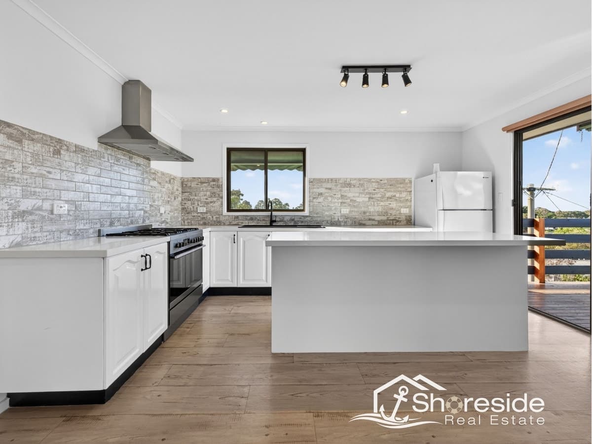 16 Ozone Crescent, LAKES ENTRANCE VIC 3909, Lakes Entrance - Thumbnail 6