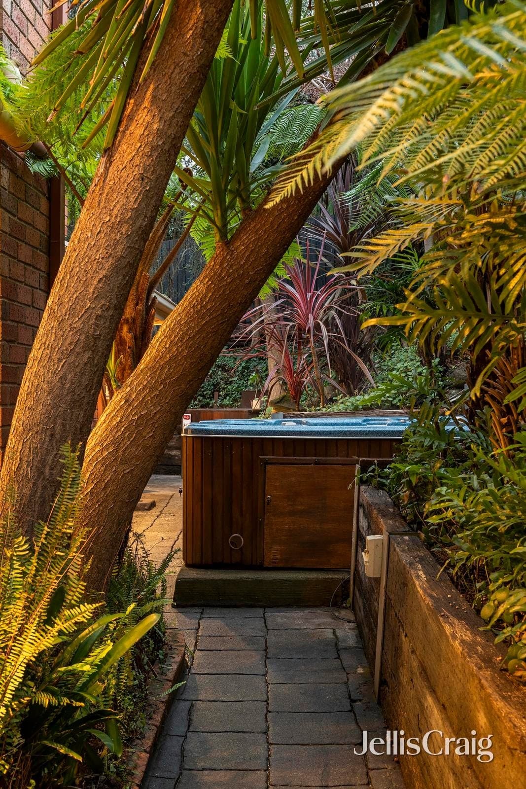 1/3 Carmen Close, Eltham, Eltham - Image 1