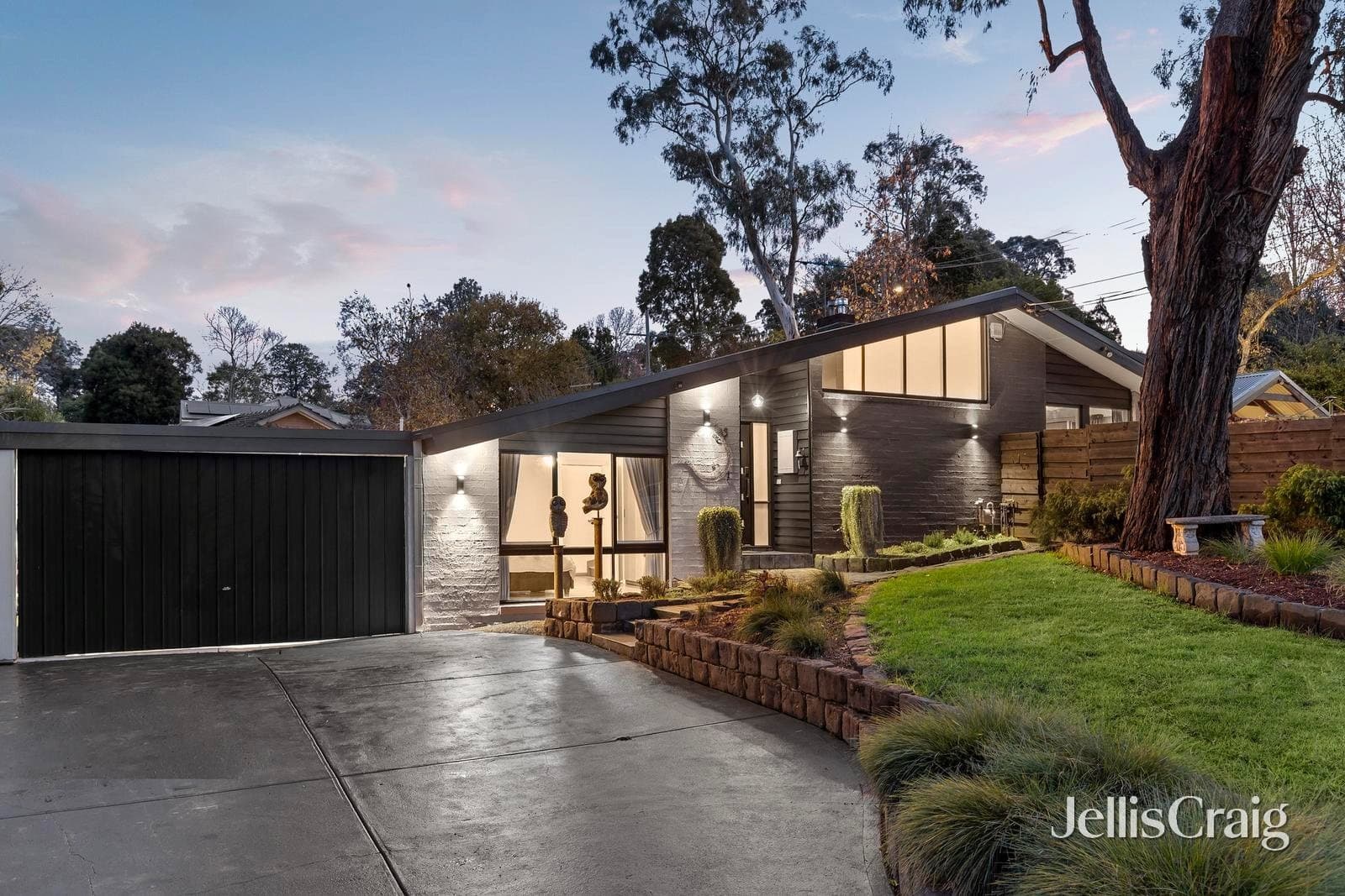 16 Long View Road, Croydon South, Croydon South - Thumbnail 2
