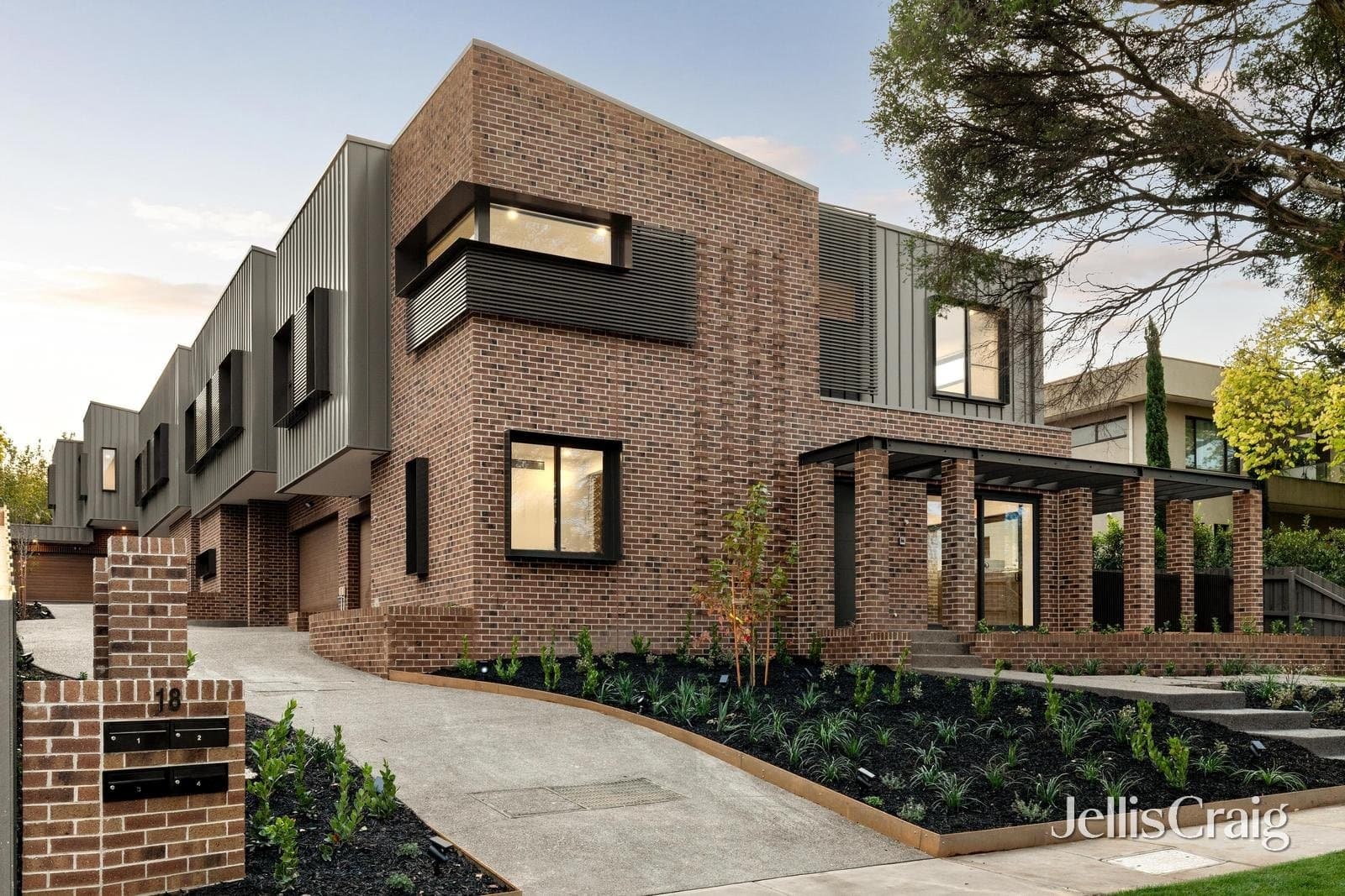 2/18 Evelina Street, Balwyn, Balwyn - Thumbnail 2