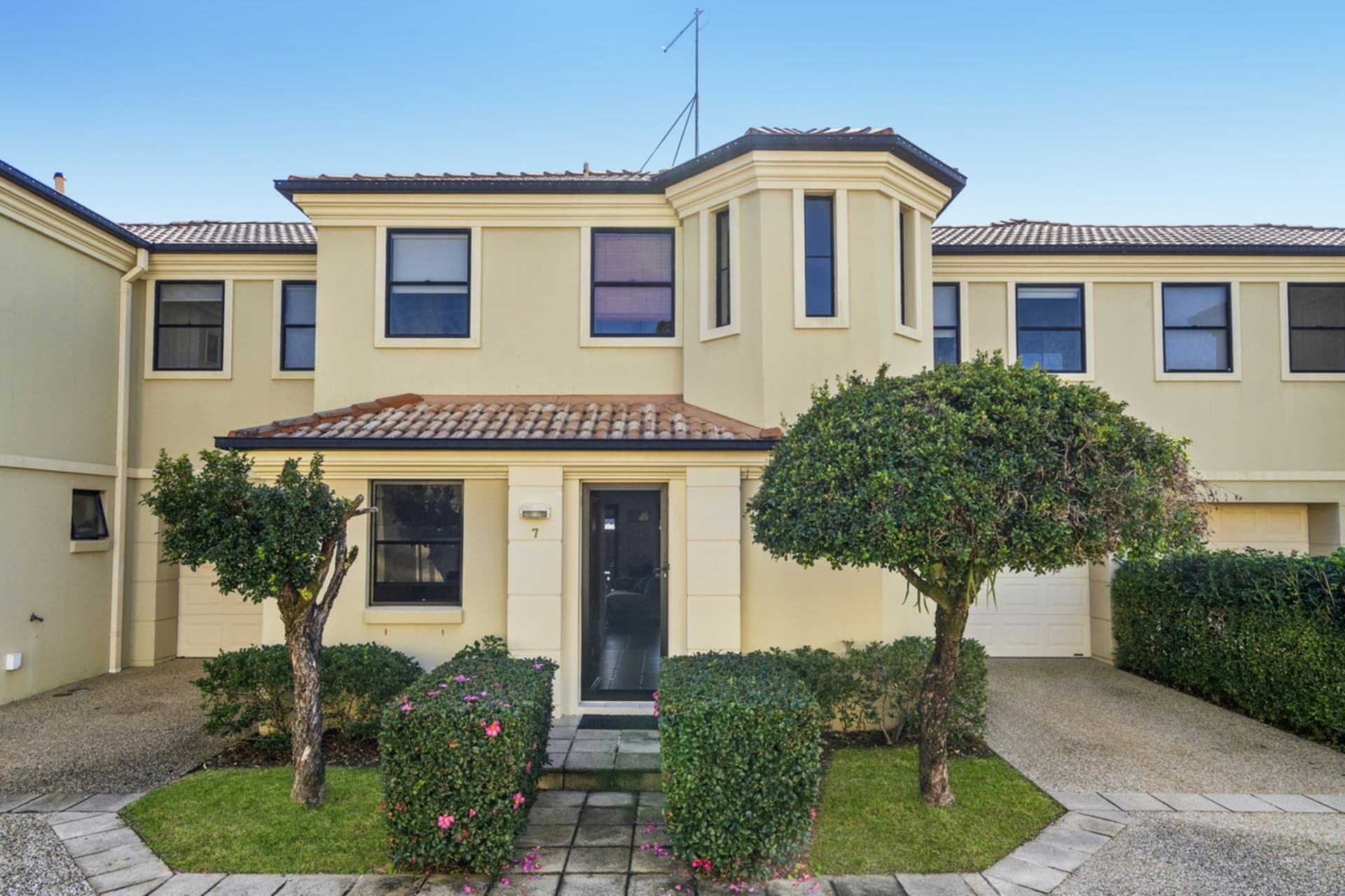 7/21 Sapium Drive, Ashmore, Ashmore - Image 1