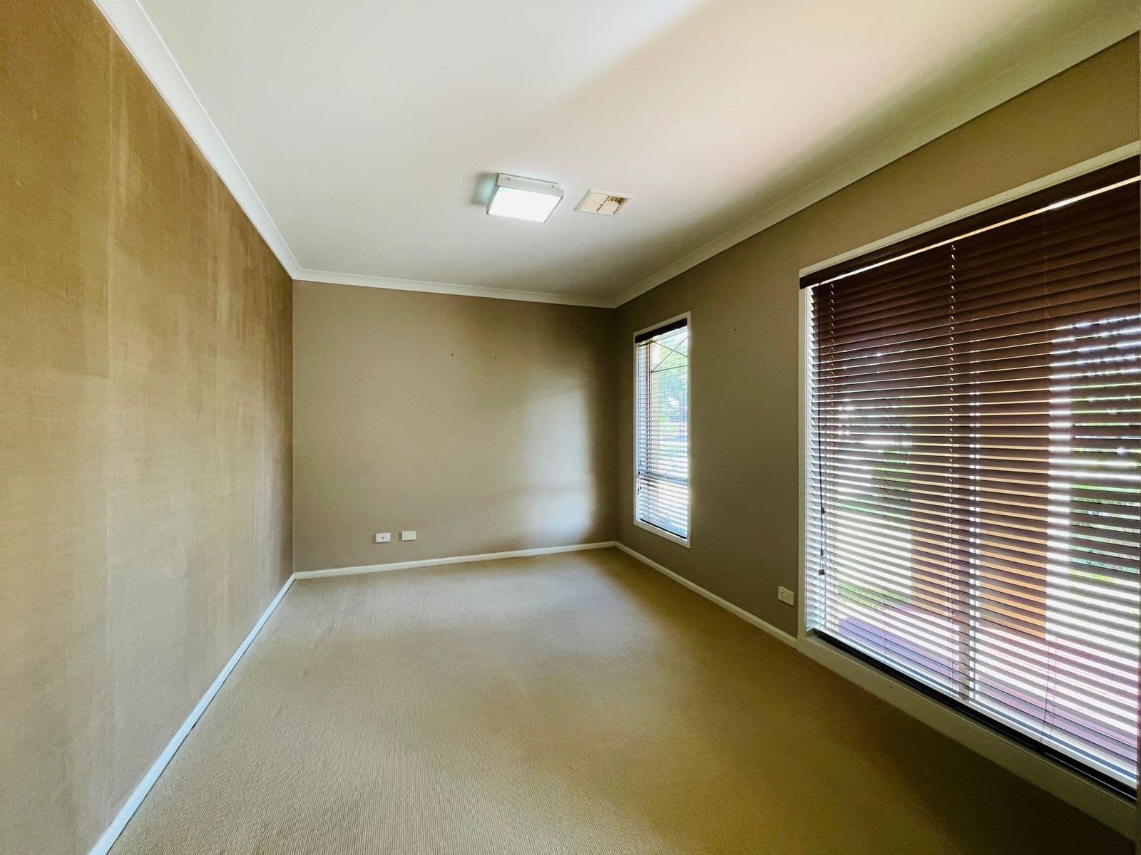 27 Santander Crescent, Point Cook VIC 3030, Point Cook - Thumbnail 4