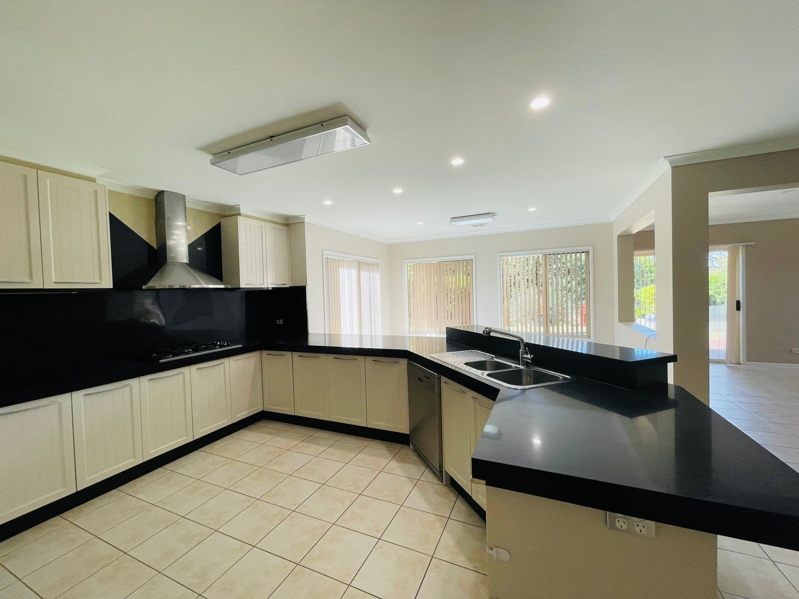 27 Santander Crescent, Point Cook VIC 3030, Point Cook - Thumbnail 8