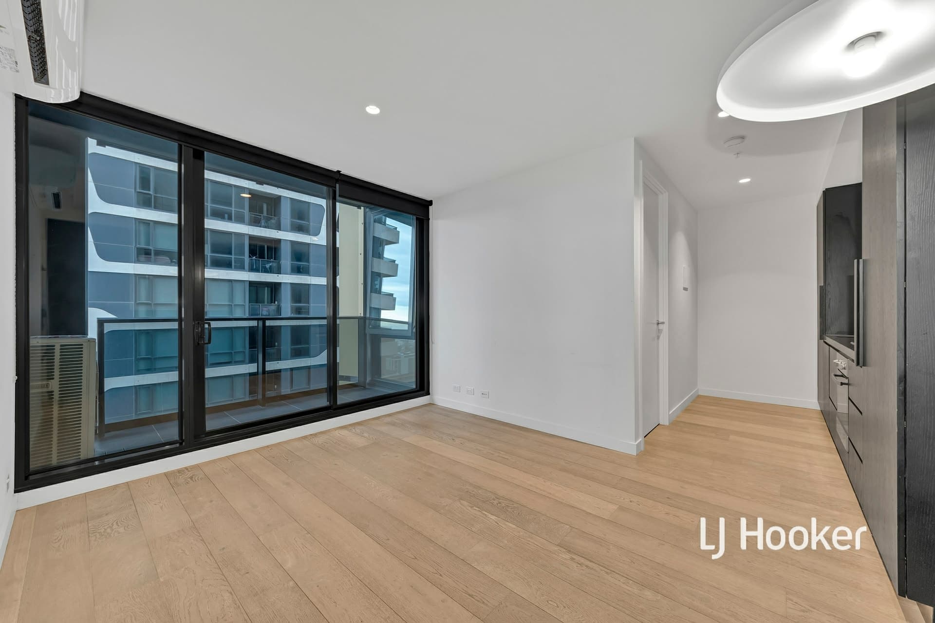 2410/81 A'Beckett Street, Melbourne, Melbourne - Thumbnail 2