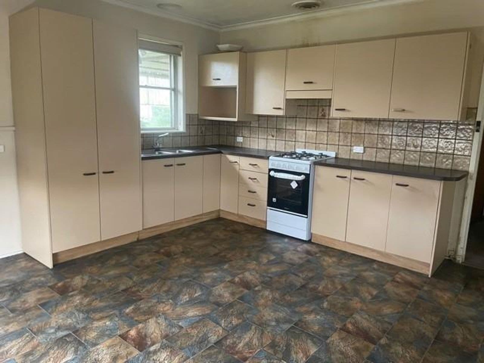 61 Kiewa Crescent, Dallas VIC 3047, Dallas - Thumbnail 3