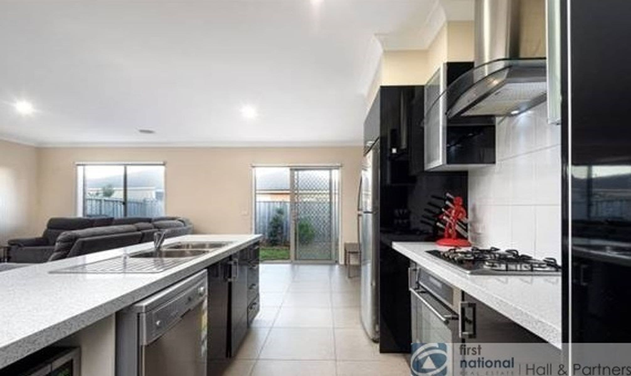 15 Paxford Drive, Cranbourne North VIC 3977, Cranbourne North - Thumbnail 2