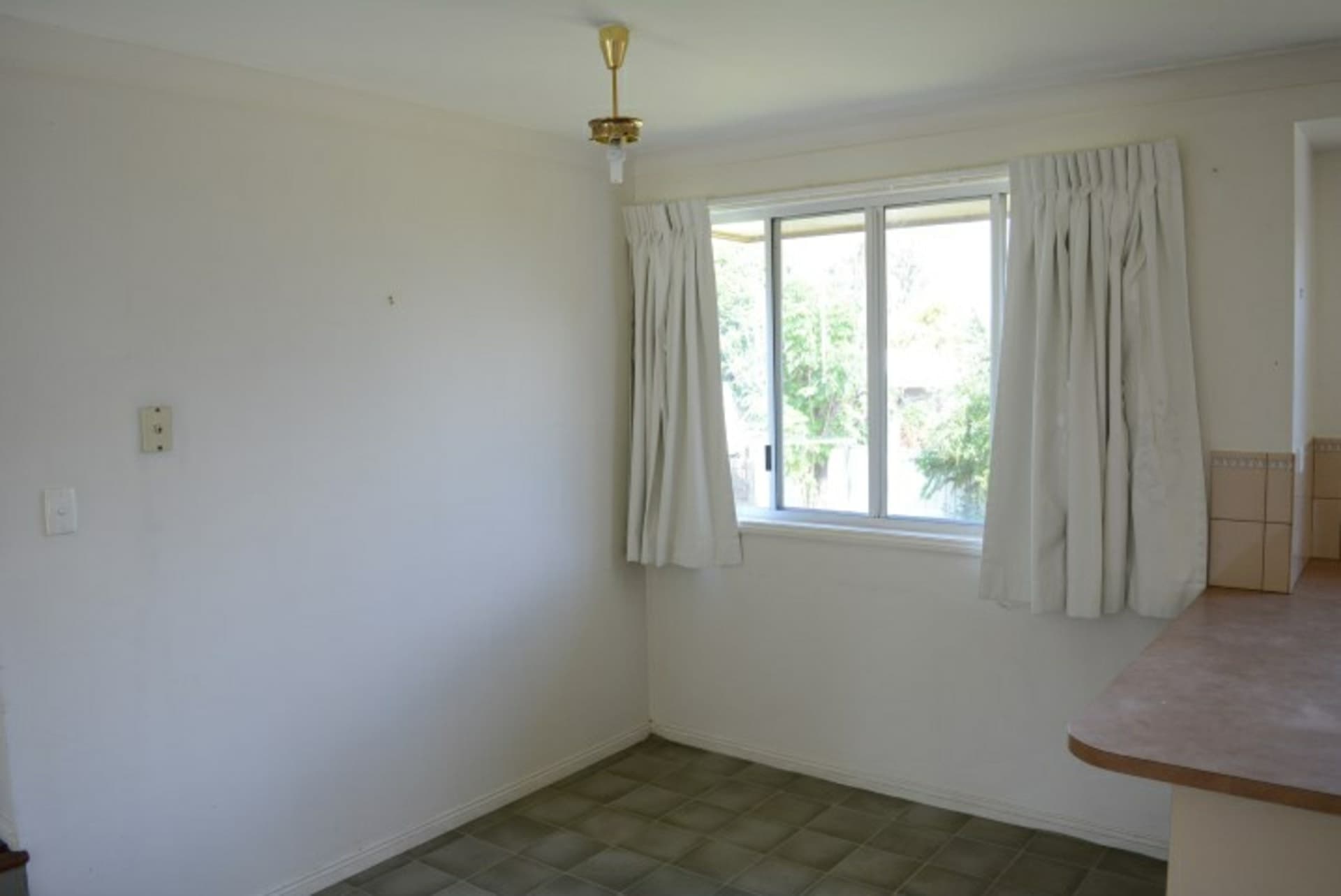 112 Hursley Road, Newtown, Newtown - Thumbnail 6