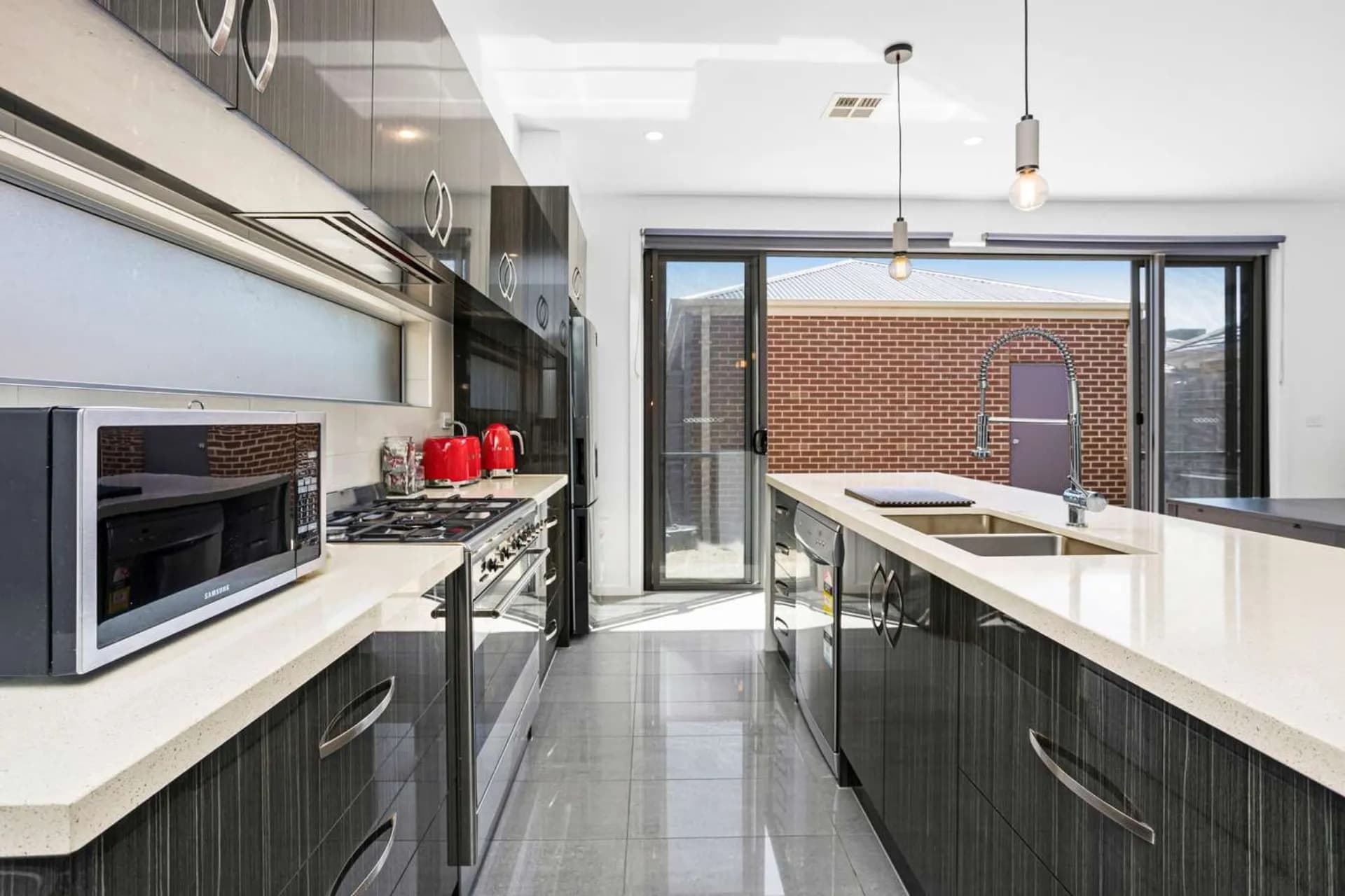 2/33 Upton Street, Altona, VIC, Altona - Thumbnail 3