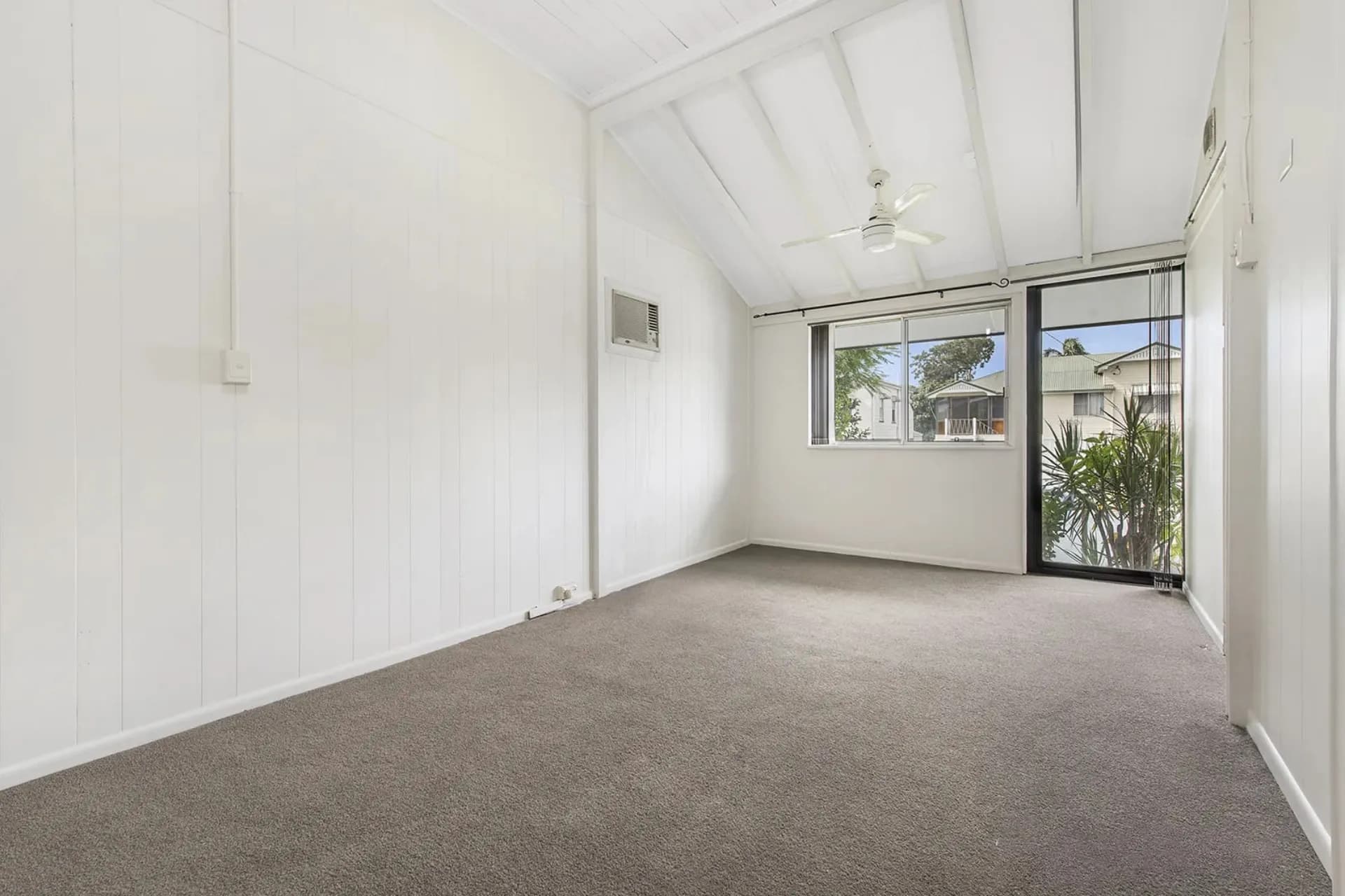 16 Gilpin Street, Shorncliffe, QLD, Shorncliffe - Thumbnail 2