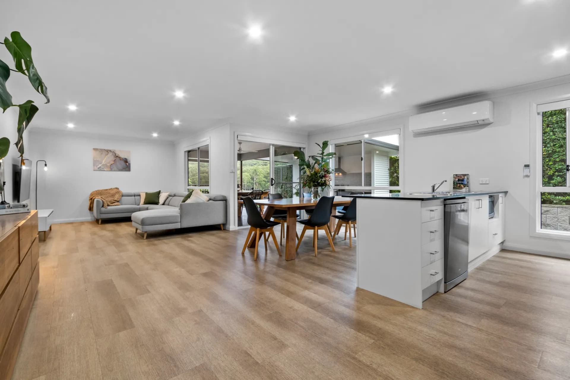 9 Yarborough  Road, Cameron Park, NSW, Cameron Park - Thumbnail 4