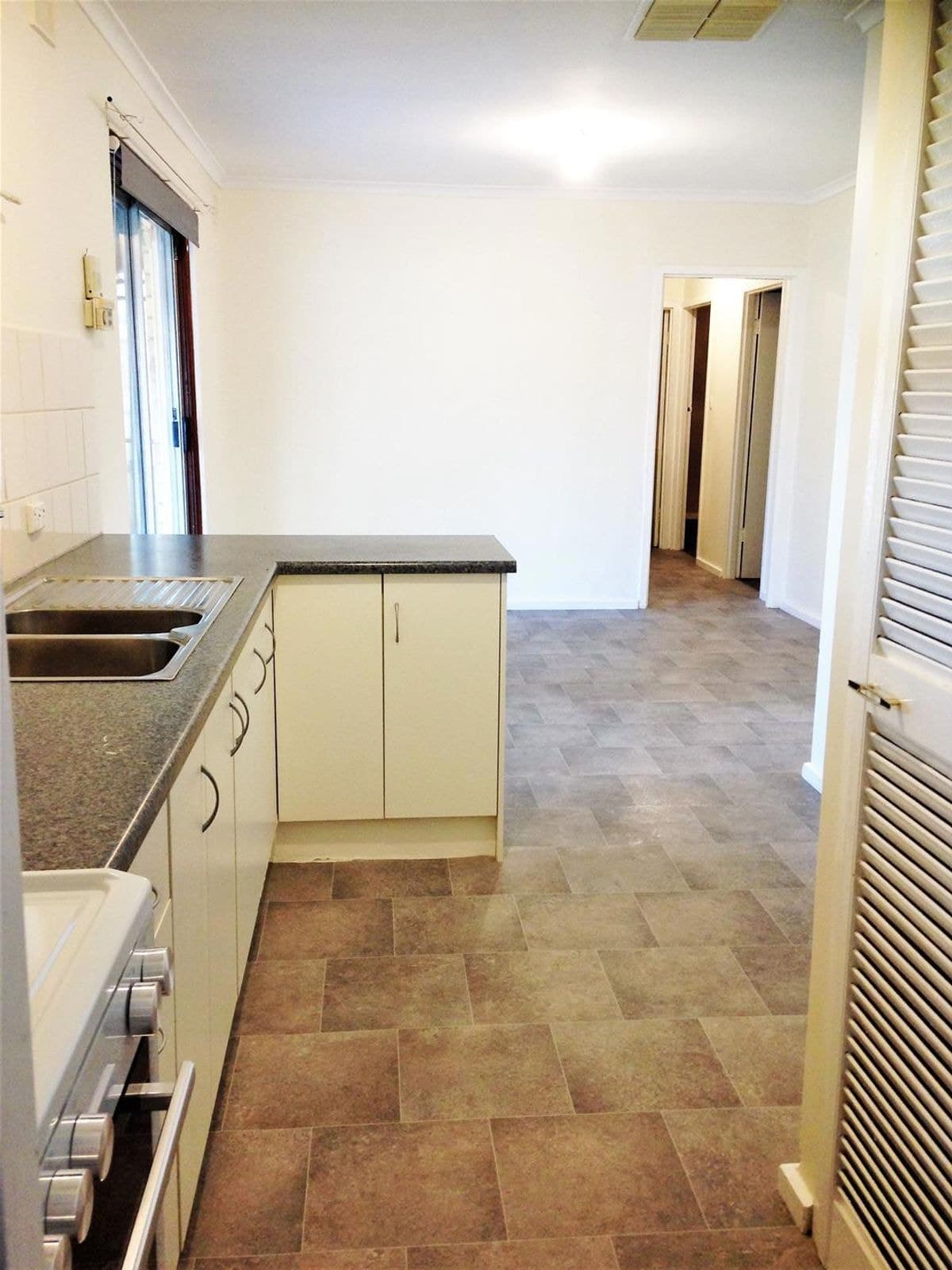 20 Dublin Avenue, Salisbury Downs SA 5108, Salisbury Downs - Thumbnail 5