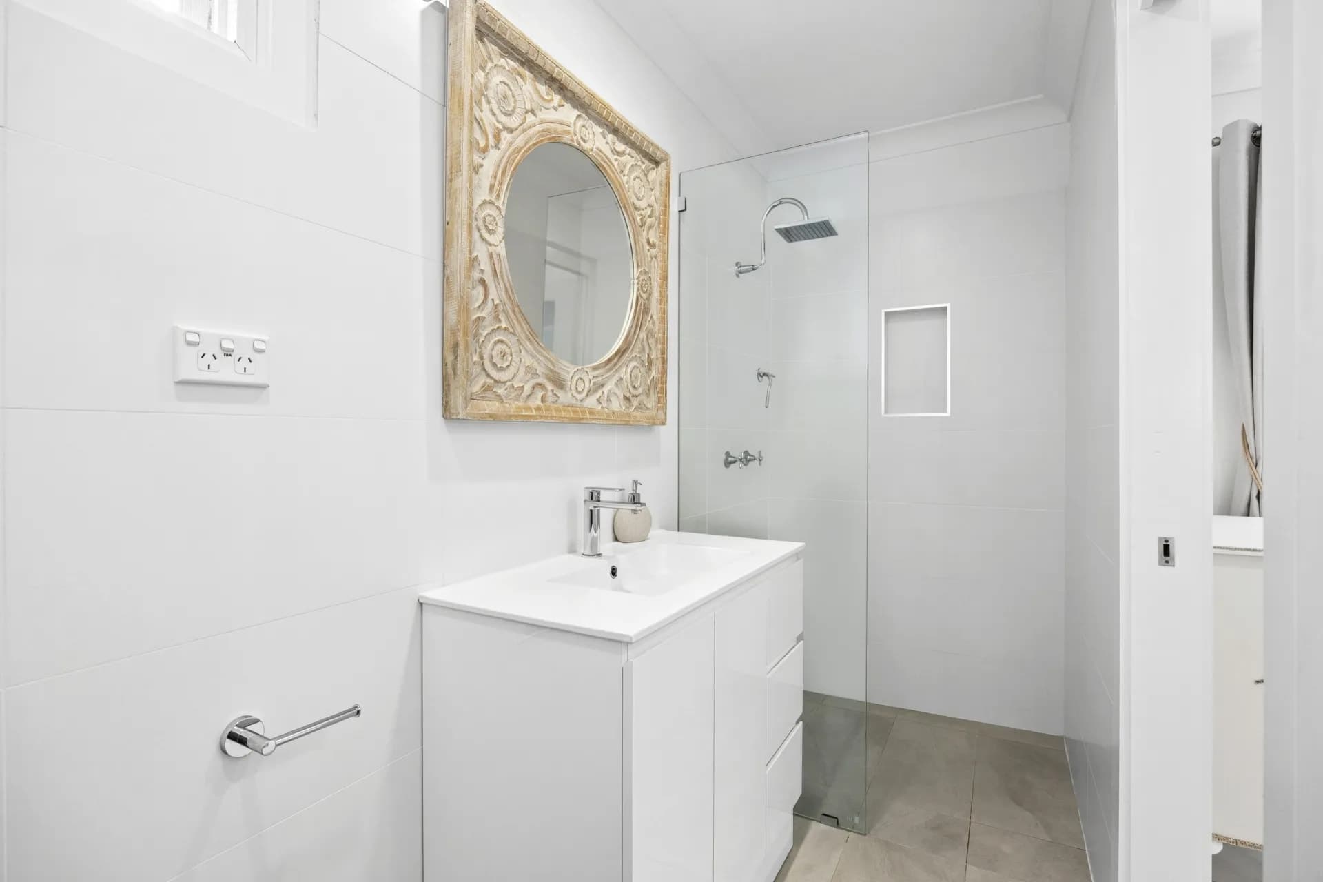 2 Gulia Street, Mona Vale, NSW, Mona Vale - Thumbnail 5