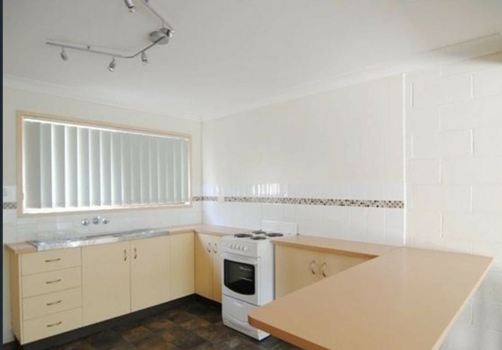 5/17 Roberts Street, South Gladstone, South Gladstone - Thumbnail 2