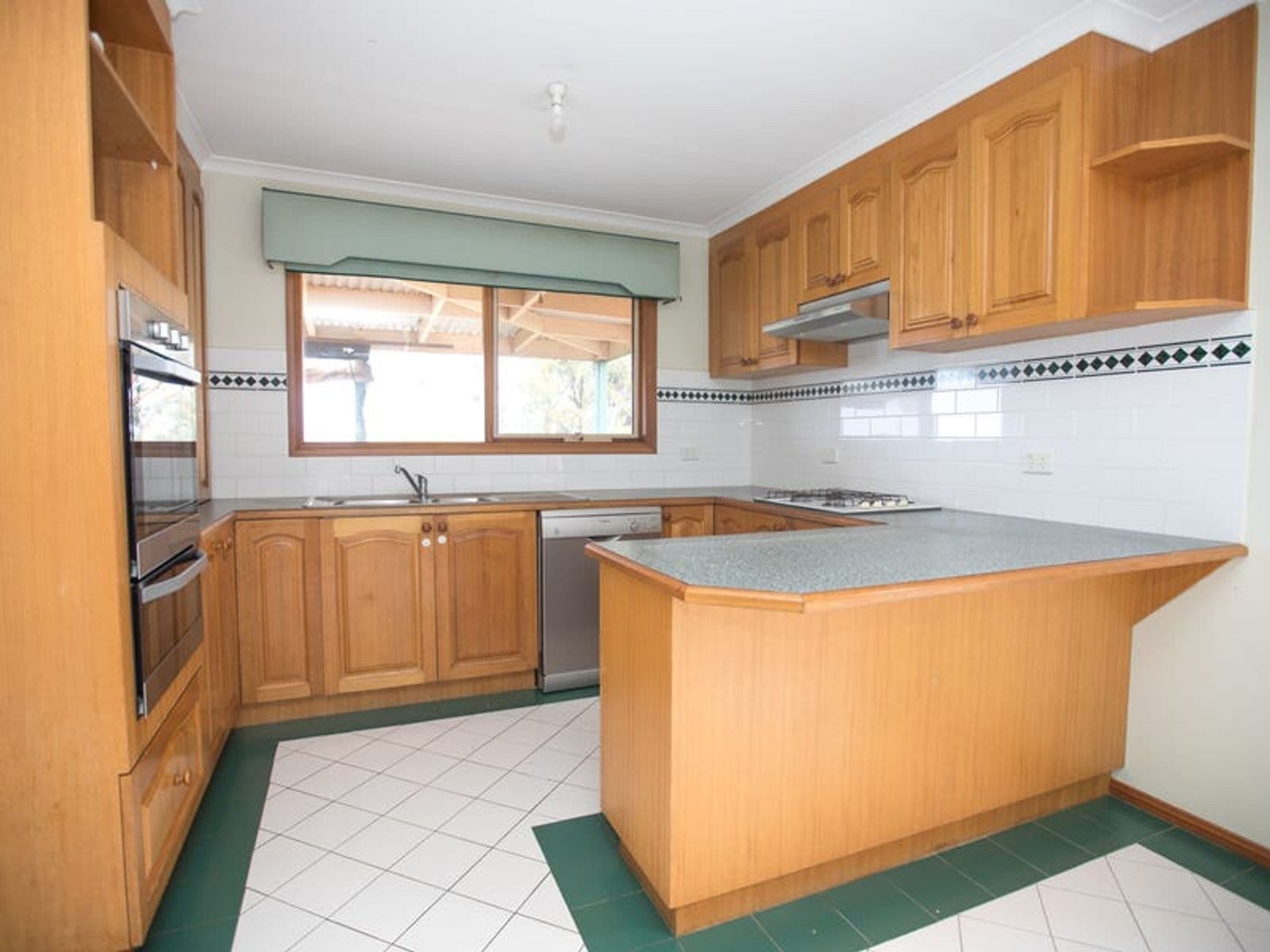 83 Underbank Boulevard, Bacchus Marsh VIC 3340, Bacchus Marsh - Thumbnail 2