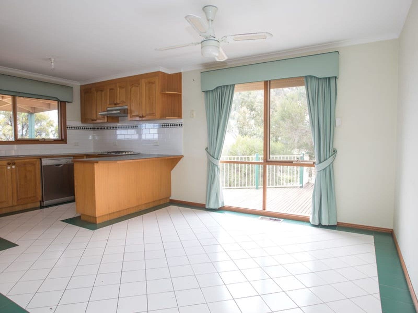83 Underbank Boulevard, Bacchus Marsh VIC 3340, Bacchus Marsh - Thumbnail 3