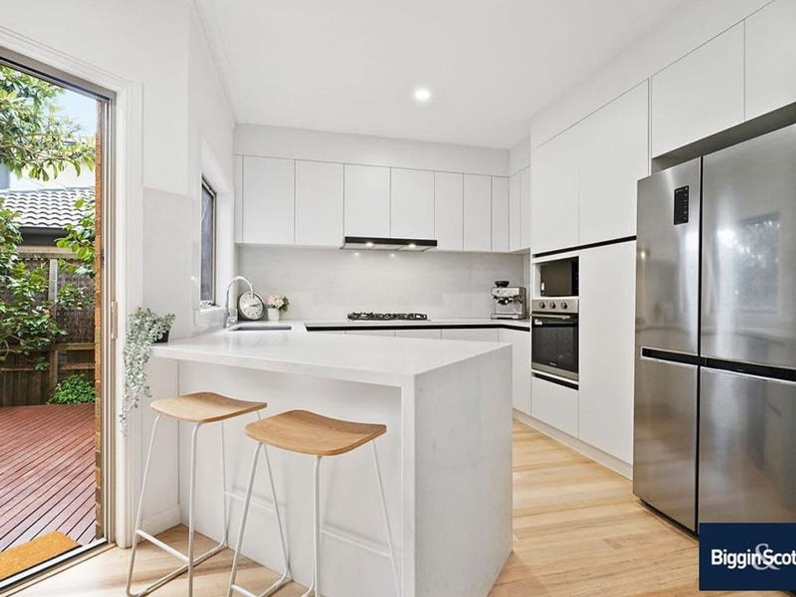 1/12 Pinewood Drive, Mount Waverley VIC 3149, Mount Waverley - Thumbnail 2