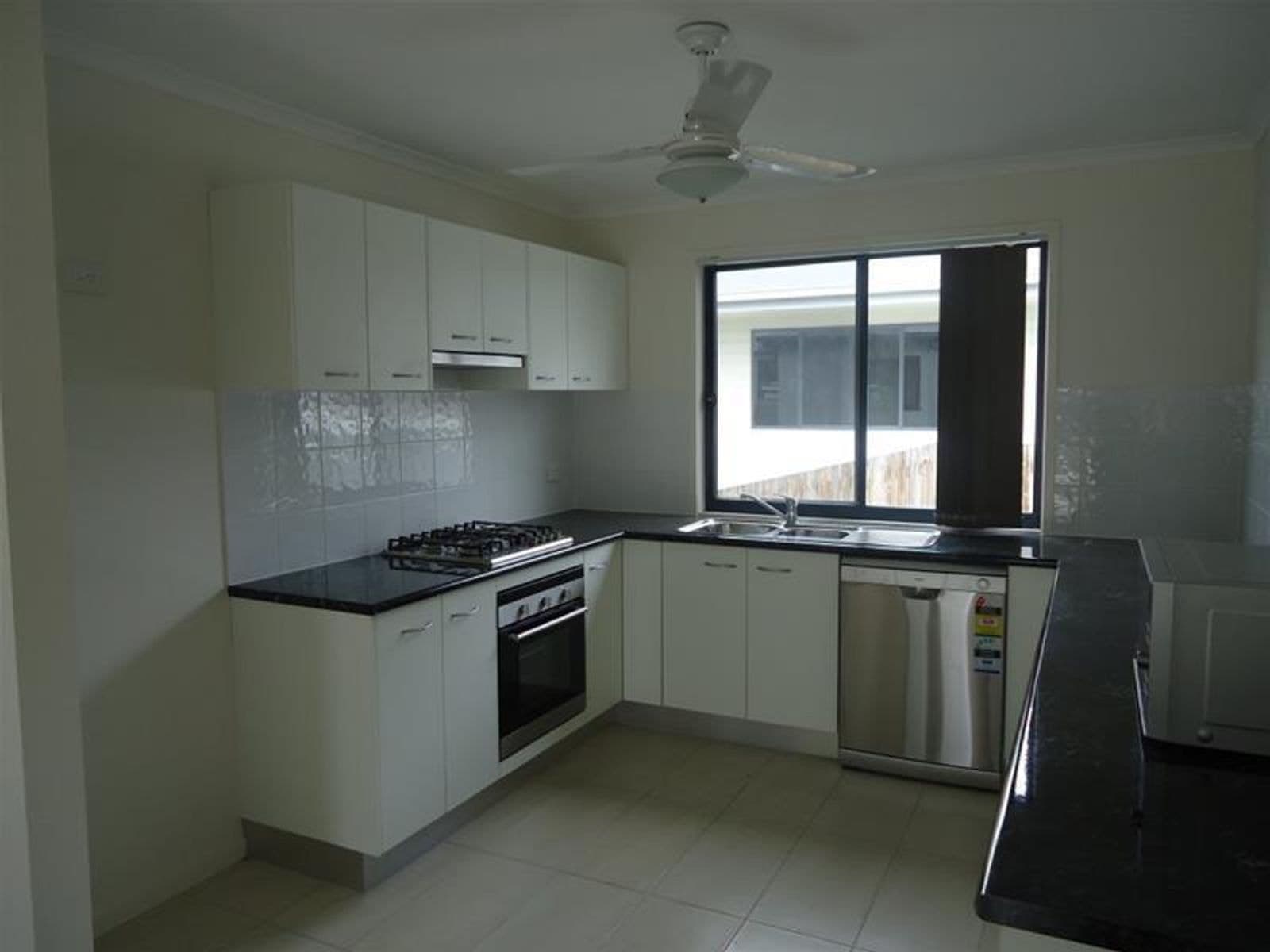 2/36 Kemmis Street, Nebo QLD 4742, Nebo - Thumbnail 3
