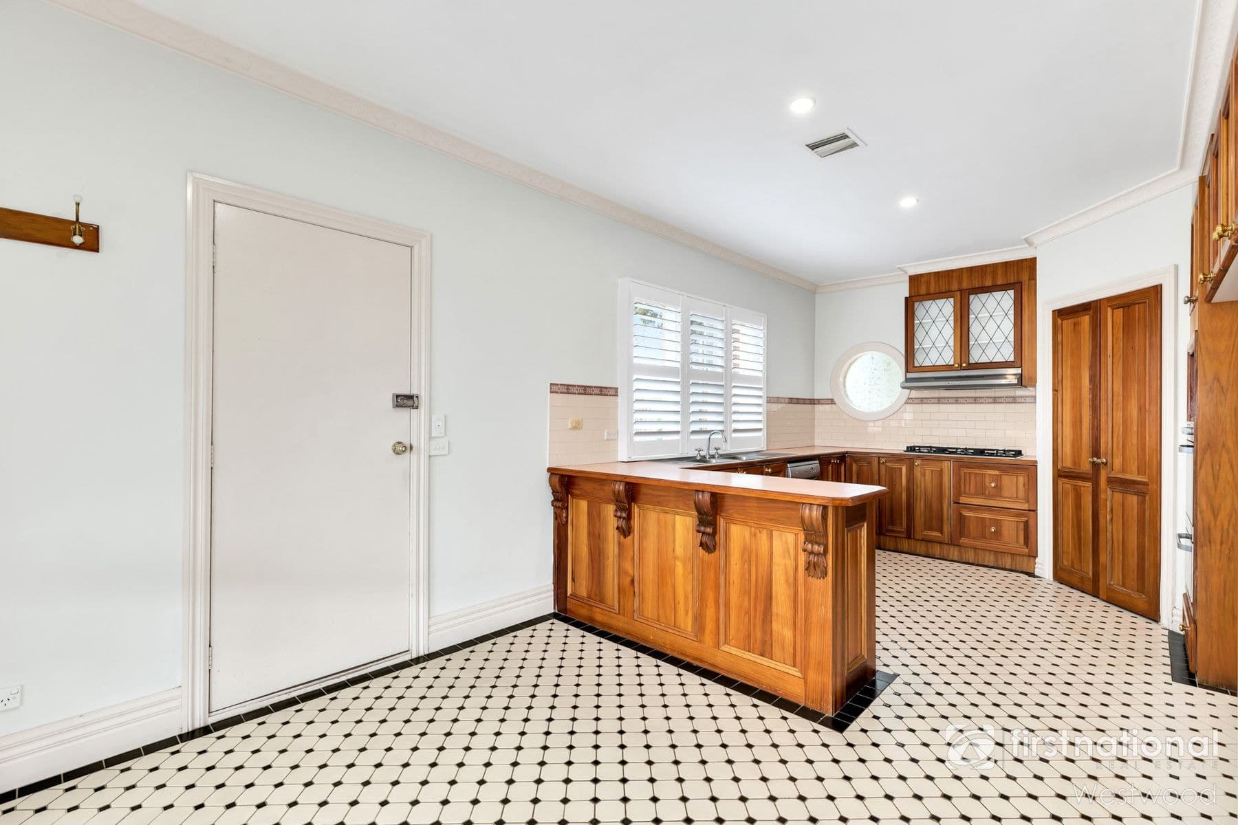 8 Butmar Close, Werribee VIC 3030, Werribee - Thumbnail 2