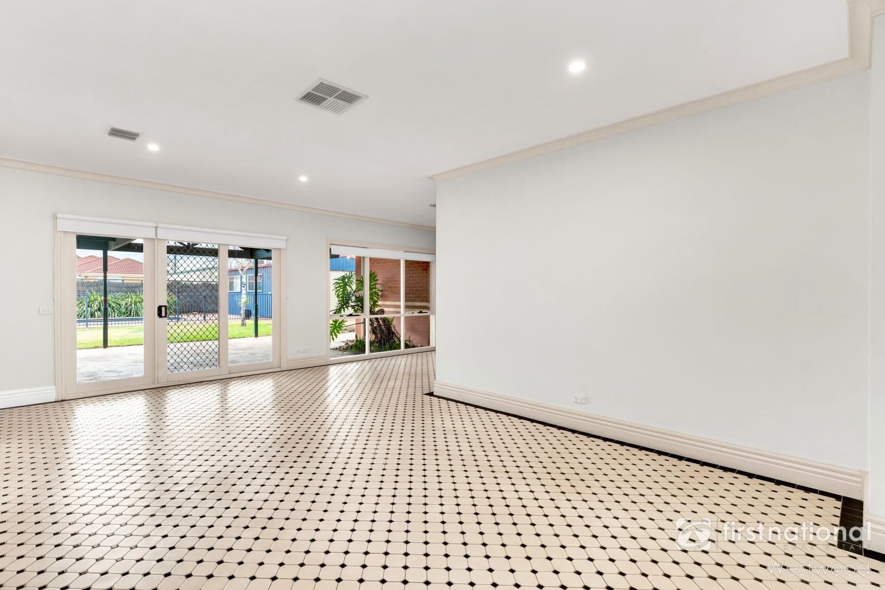 8 Butmar Close, Werribee VIC 3030, Werribee - Thumbnail 3