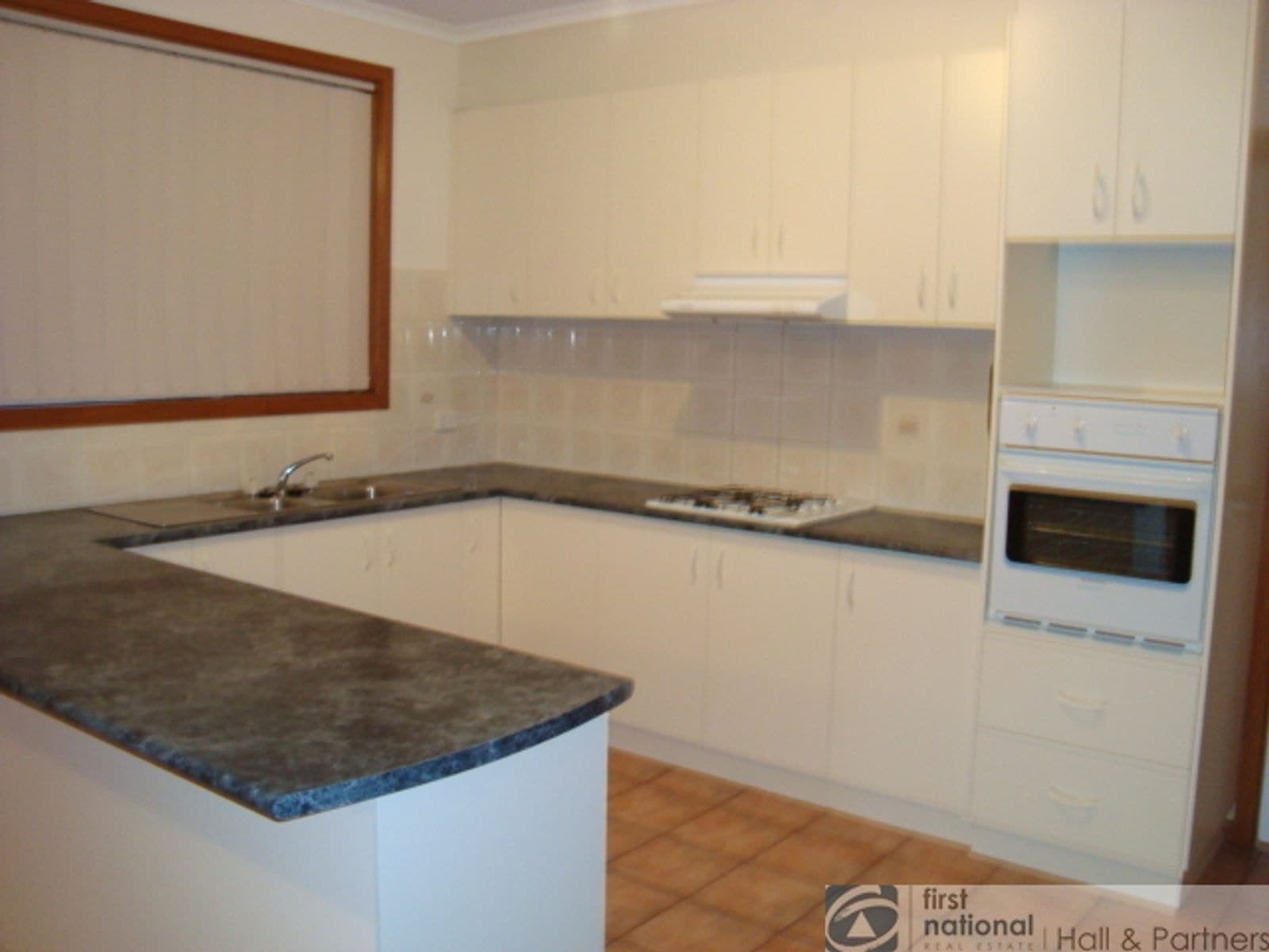 1/5 Saxonwood Drive, Narre Warren VIC 3805, Narre Warren - Thumbnail 2