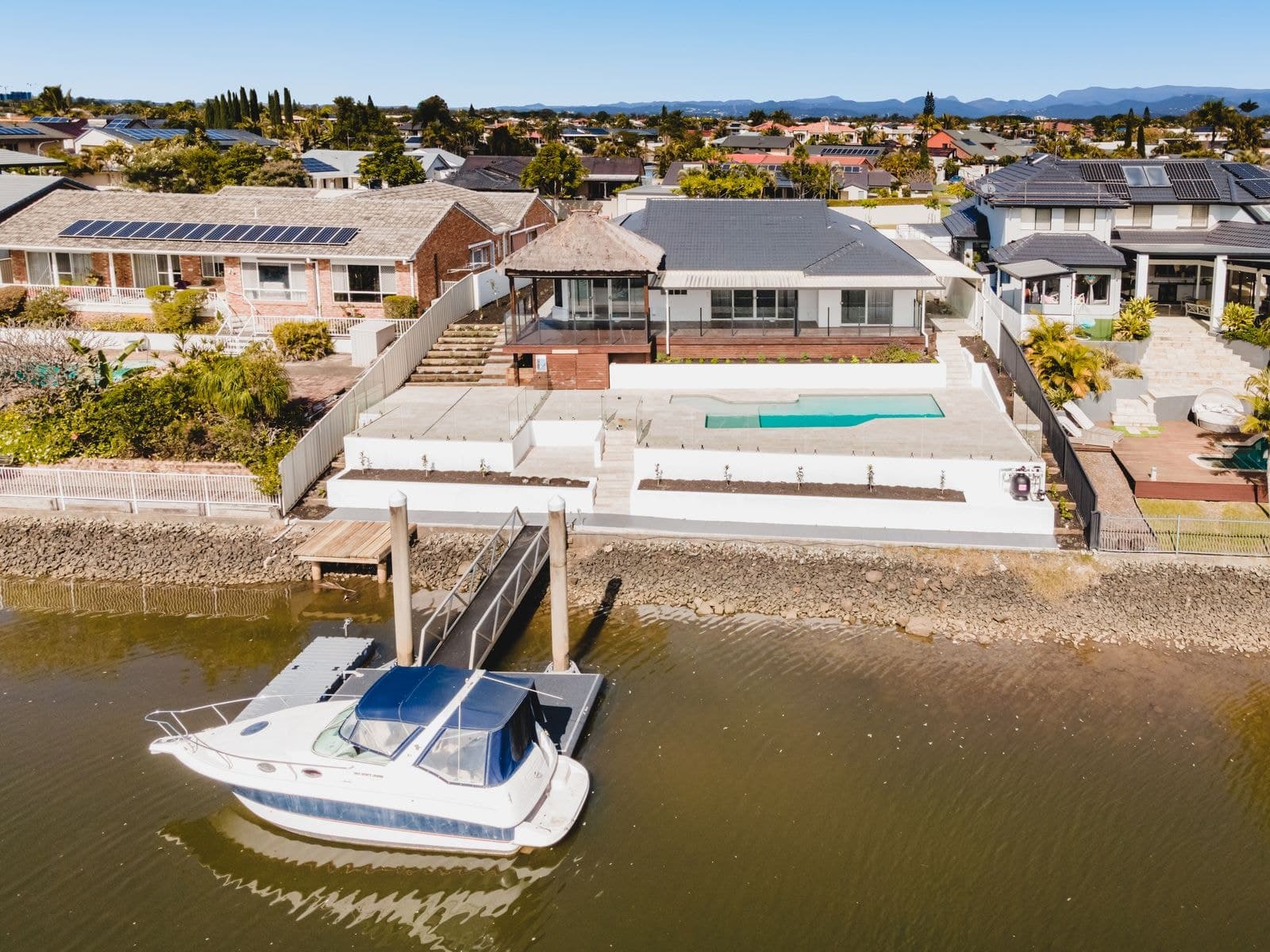 26 Selkirk Avenue, Benowa Waters QLD 4217, Benowa Waters - Thumbnail 2