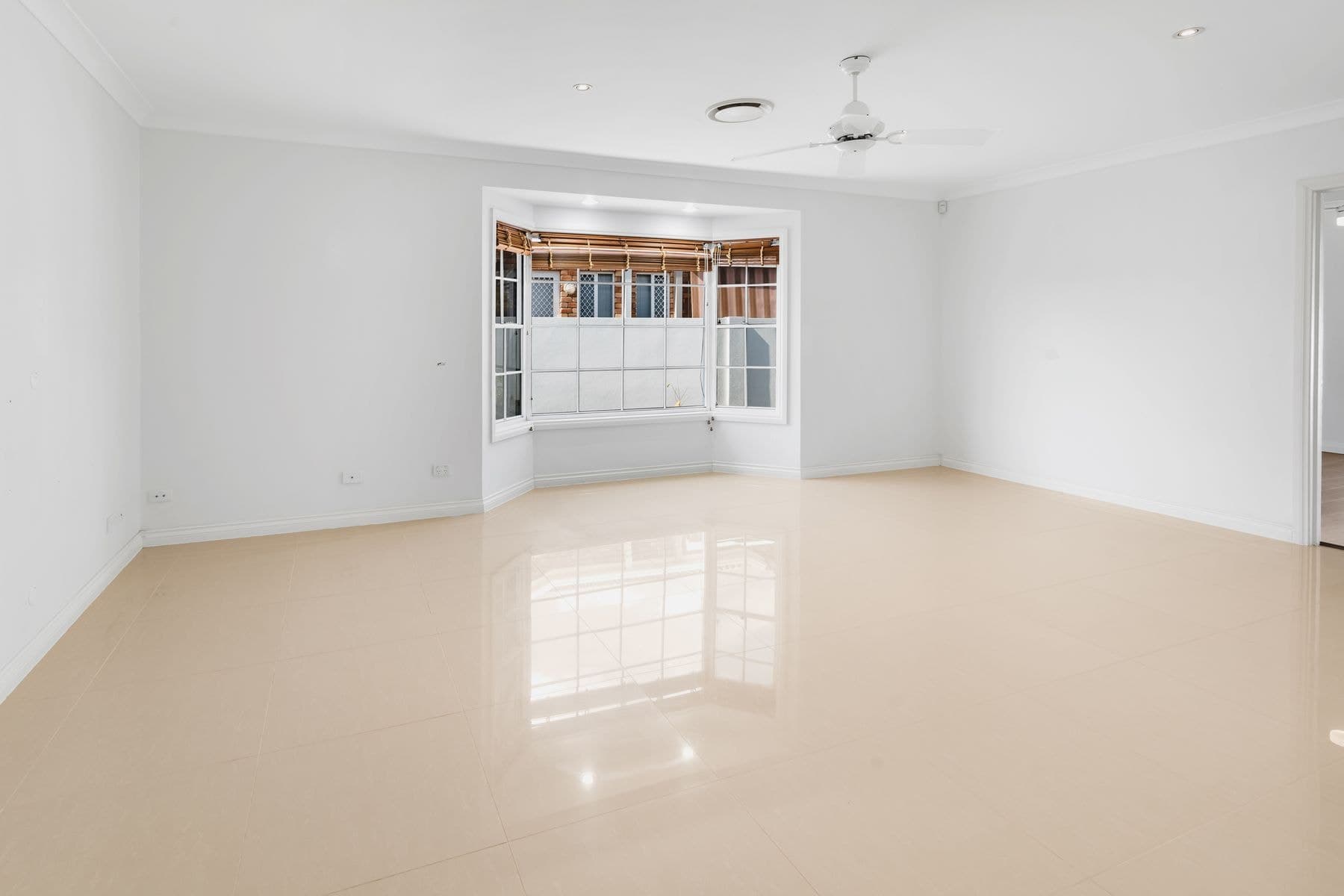 26 Selkirk Avenue, Benowa Waters QLD 4217, Benowa Waters - Thumbnail 7