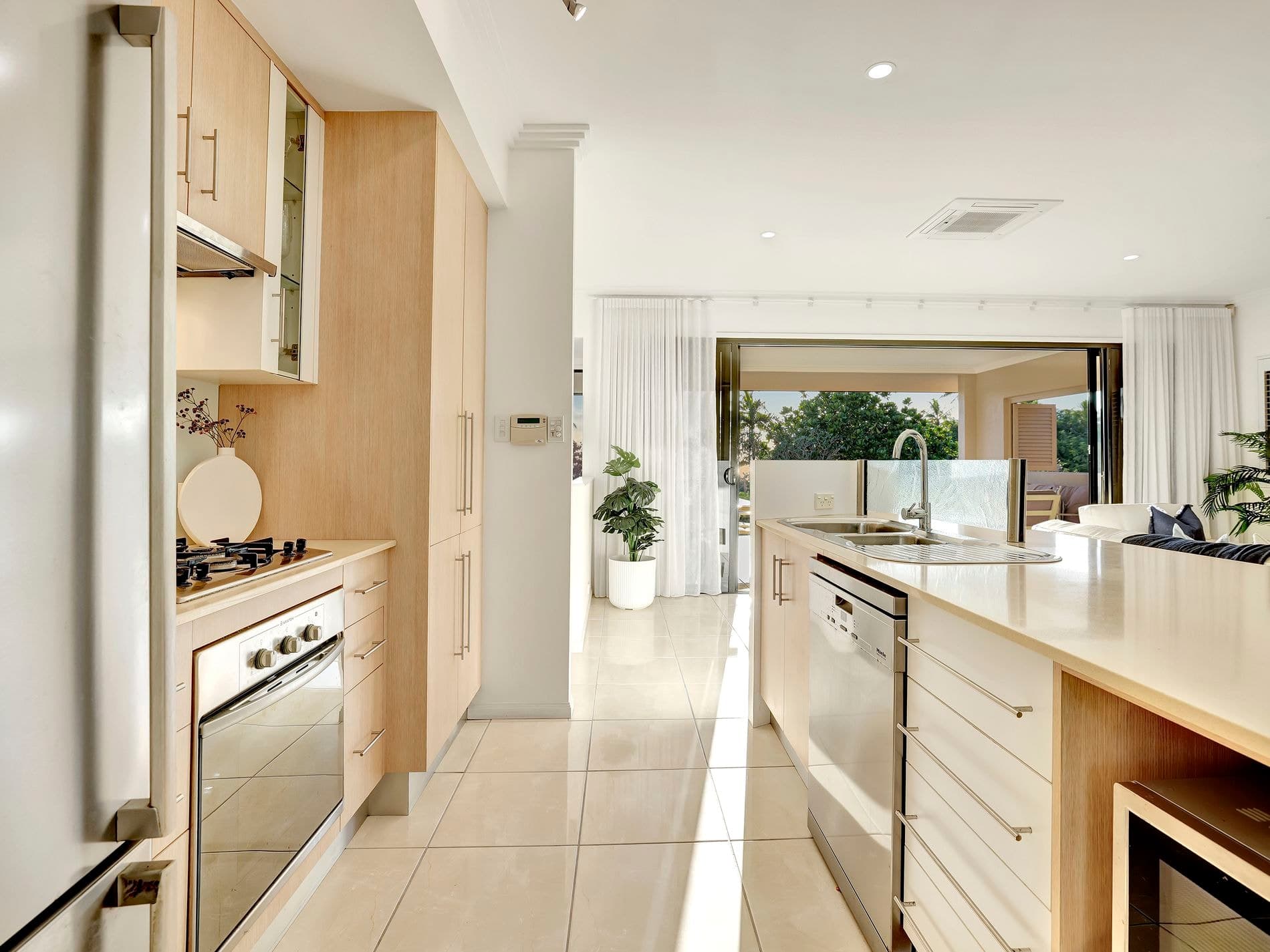 203 Esplanade, CAIRNS NORTH, Cairns North - Thumbnail 7